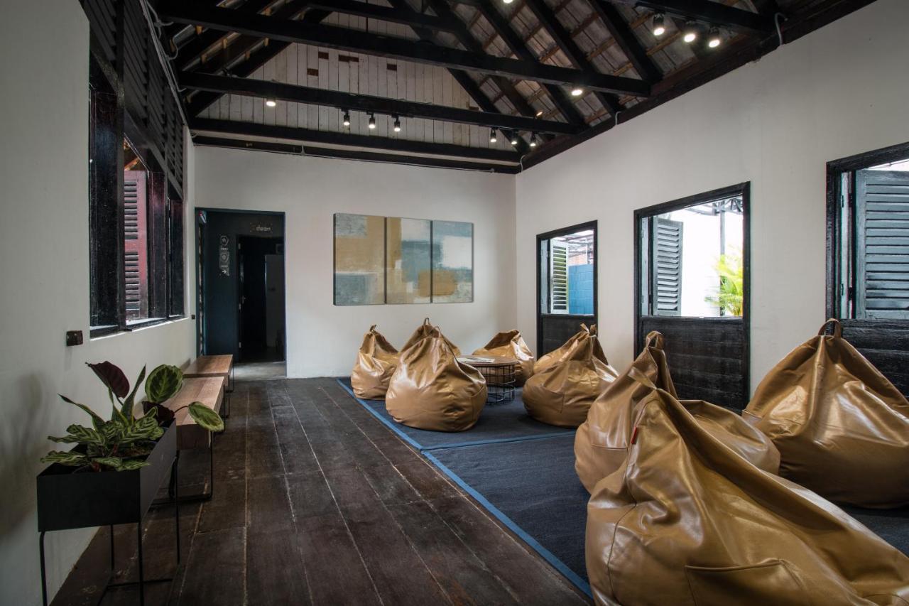 The Brownstone Hostel & Space Ипох Экстерьер фото