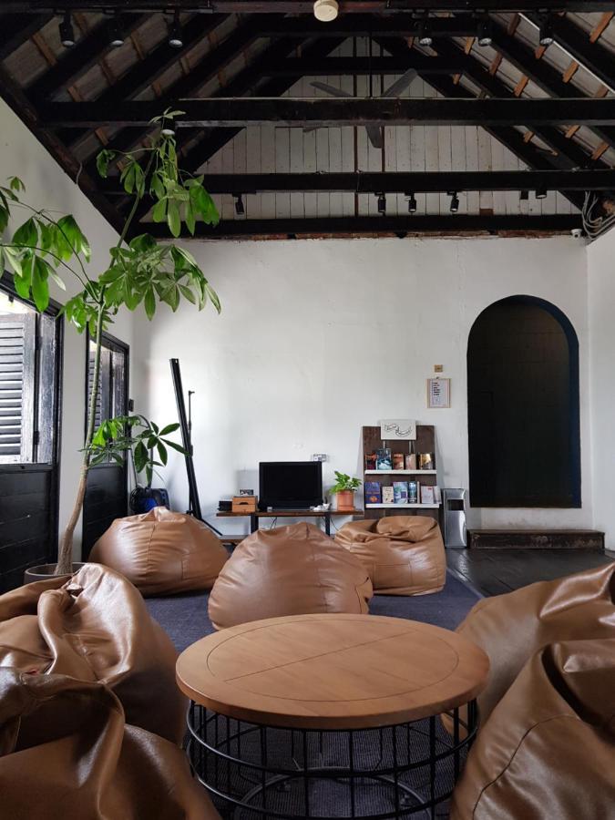 The Brownstone Hostel & Space Ипох Экстерьер фото