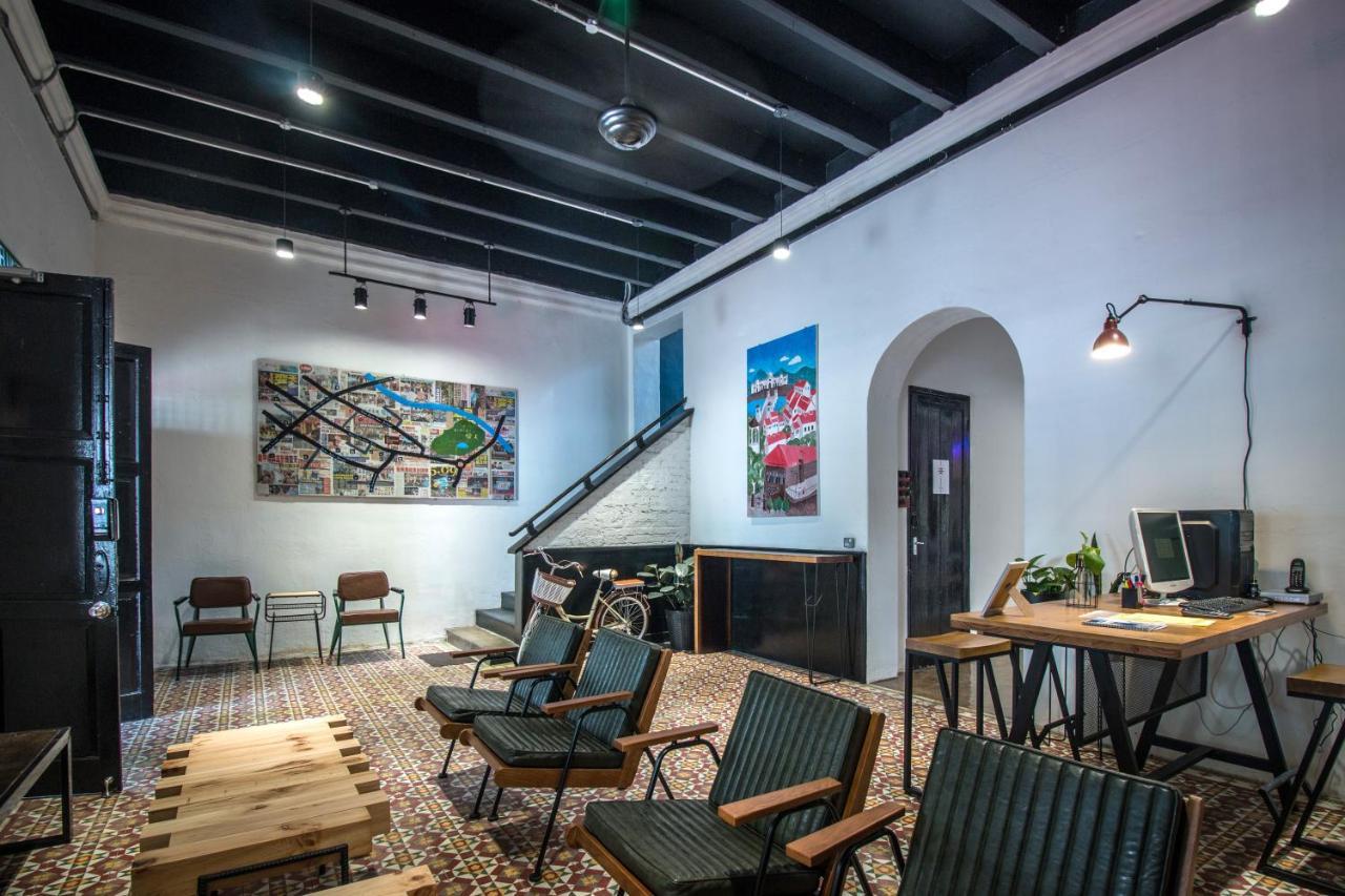 The Brownstone Hostel & Space Ипох Экстерьер фото