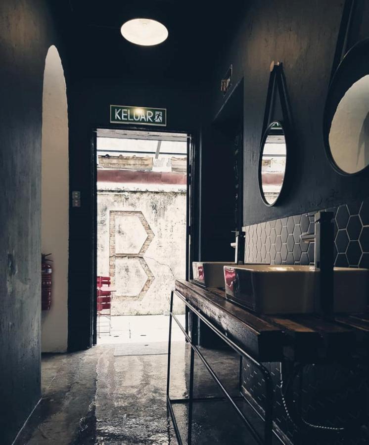 The Brownstone Hostel & Space Ипох Экстерьер фото