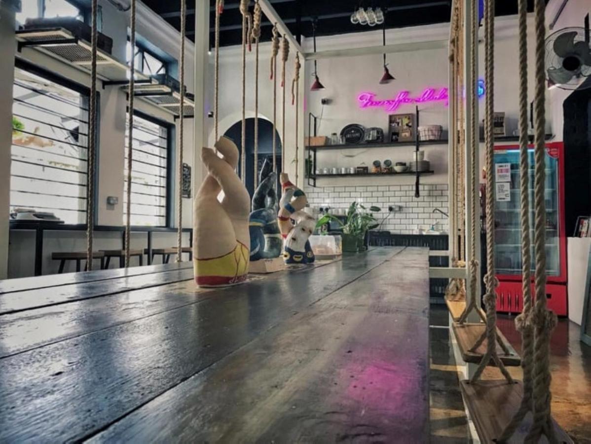 The Brownstone Hostel & Space Ипох Экстерьер фото
